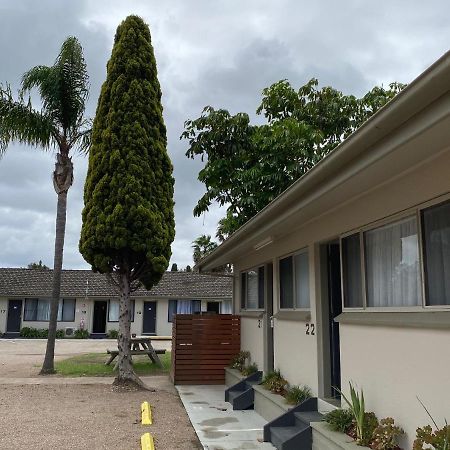 Hanging Rock Family Motel Batemans Bay Esterno foto