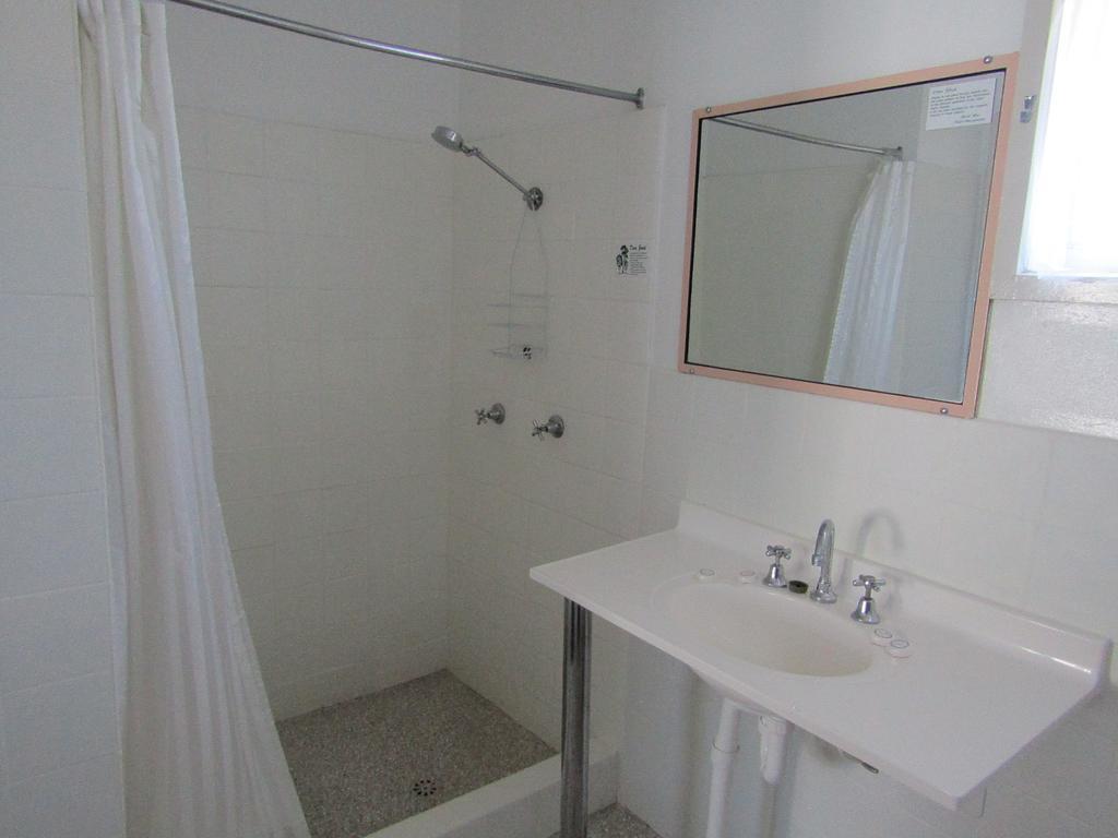 Hanging Rock Family Motel Batemans Bay Esterno foto