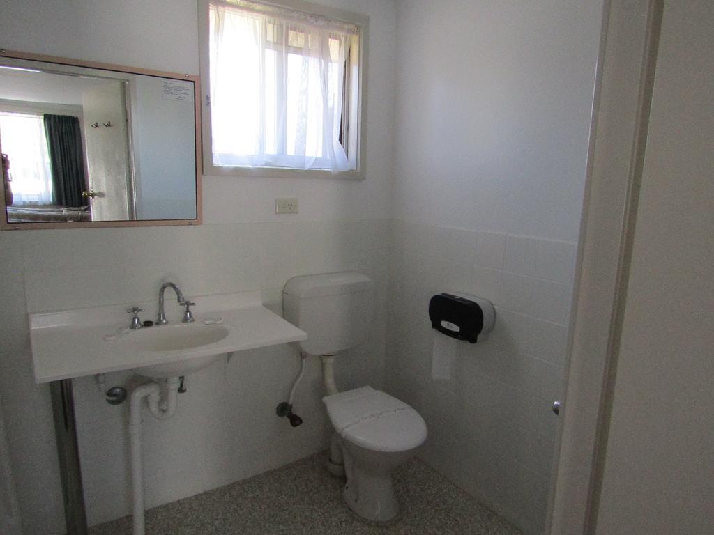 Hanging Rock Family Motel Batemans Bay Esterno foto