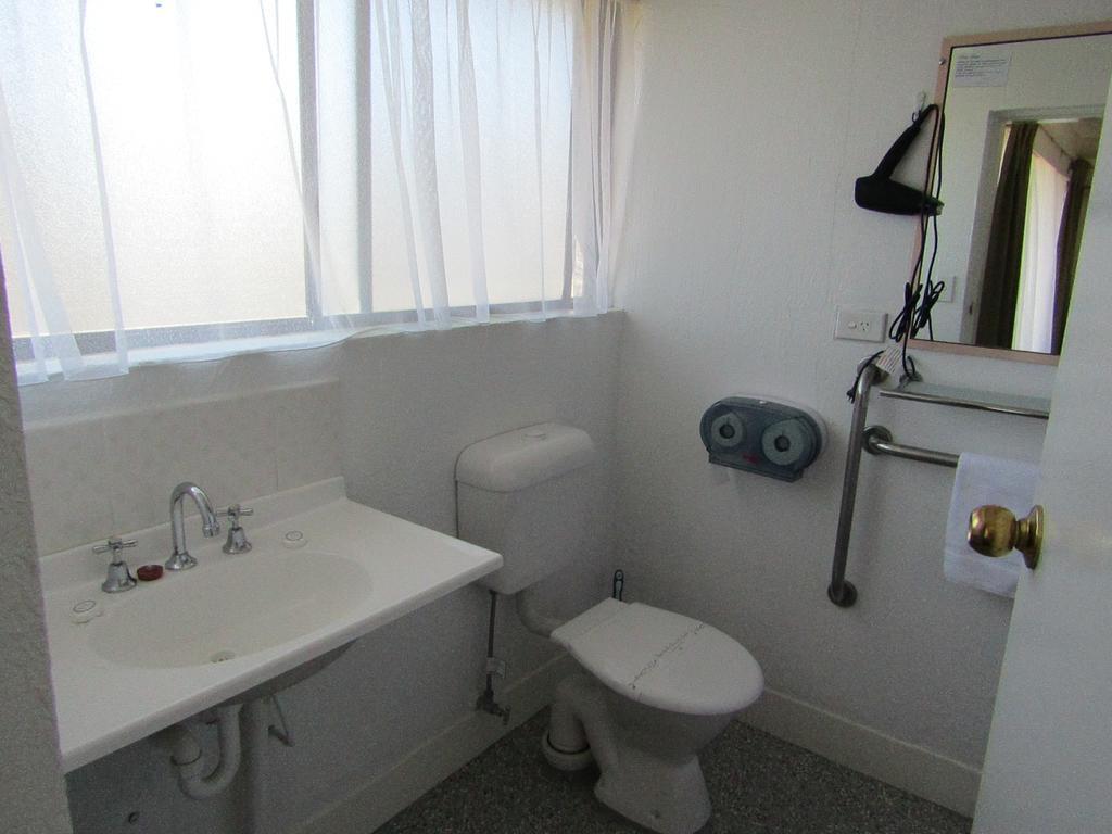 Hanging Rock Family Motel Batemans Bay Esterno foto