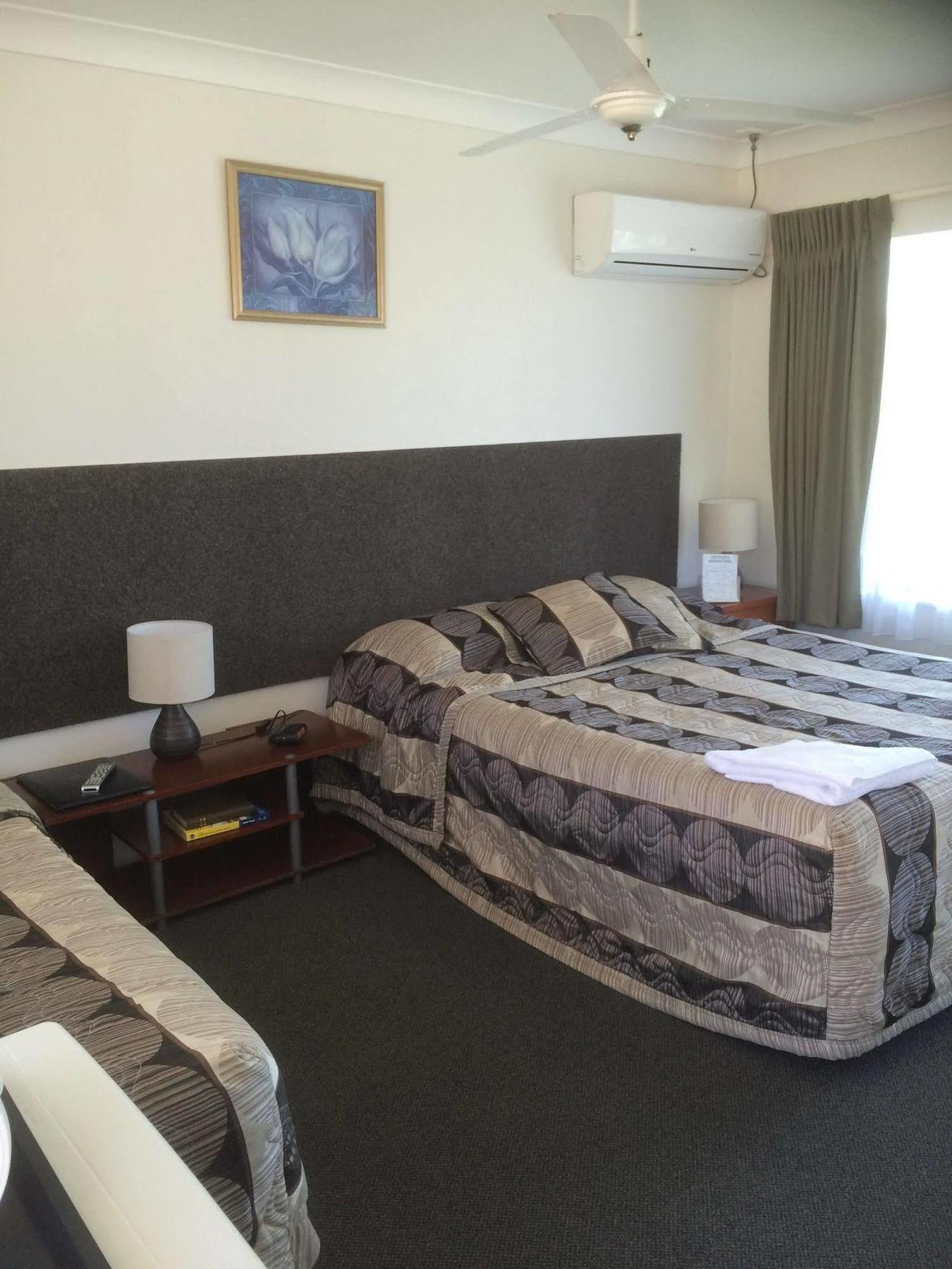 Hanging Rock Family Motel Batemans Bay Esterno foto