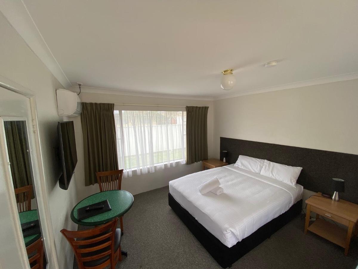 Hanging Rock Family Motel Batemans Bay Esterno foto