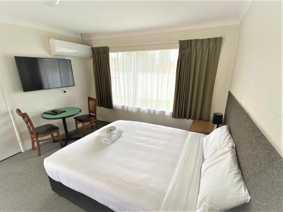 Hanging Rock Family Motel Batemans Bay Esterno foto