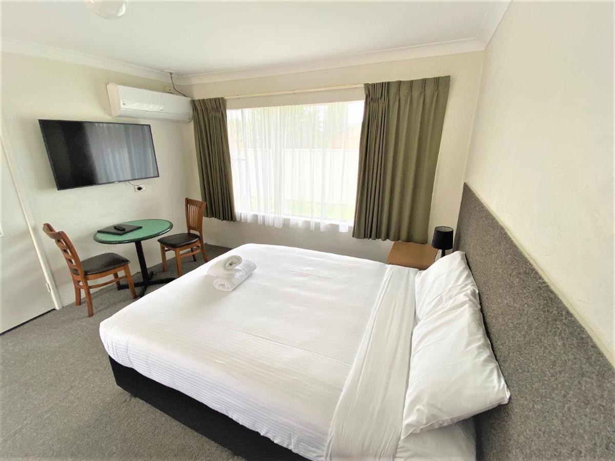 Hanging Rock Family Motel Batemans Bay Esterno foto