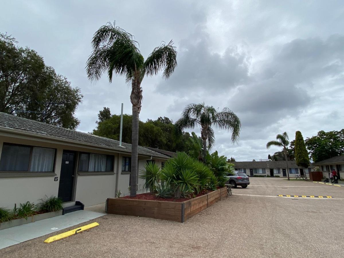 Hanging Rock Family Motel Batemans Bay Esterno foto