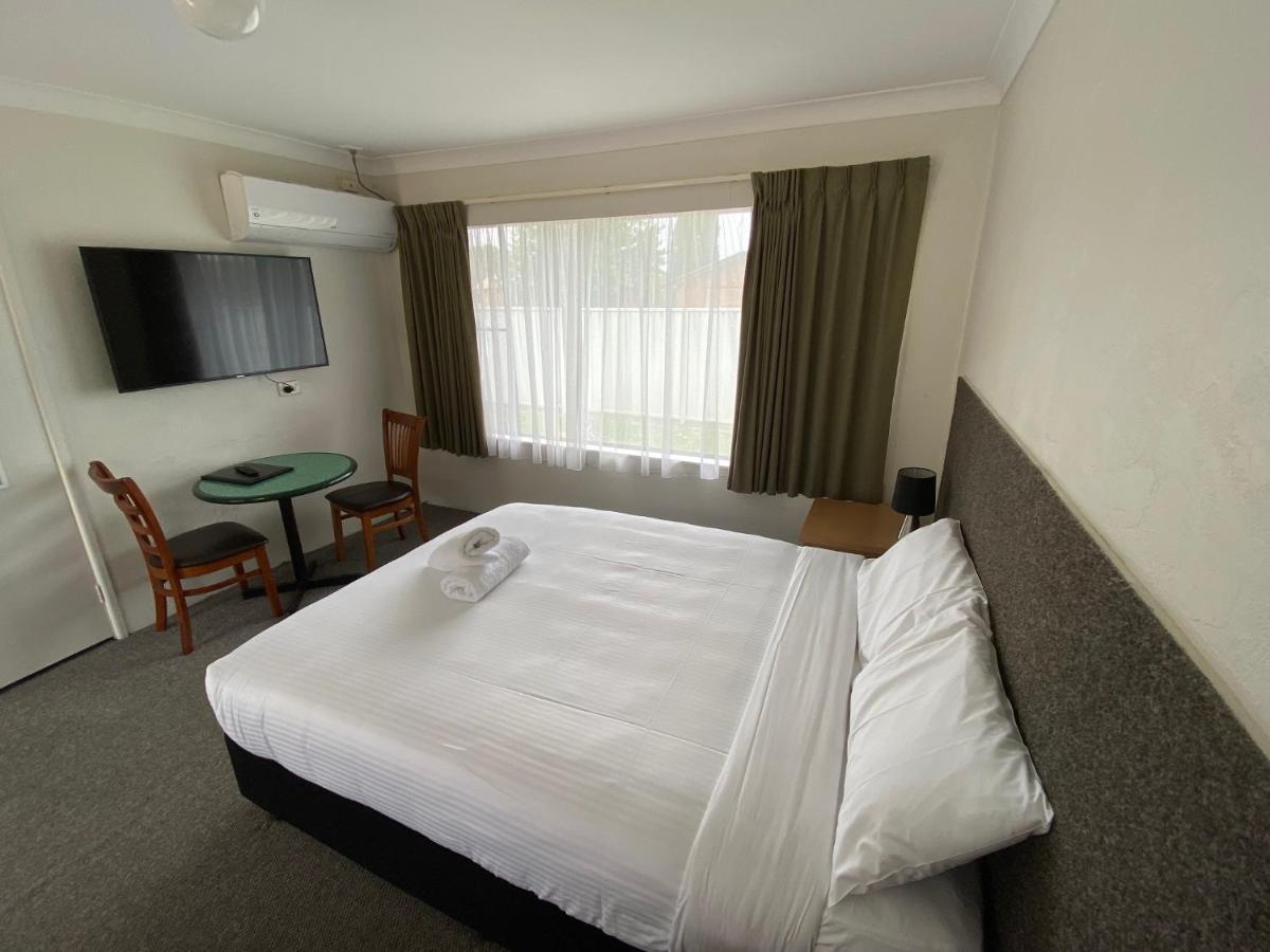 Hanging Rock Family Motel Batemans Bay Esterno foto